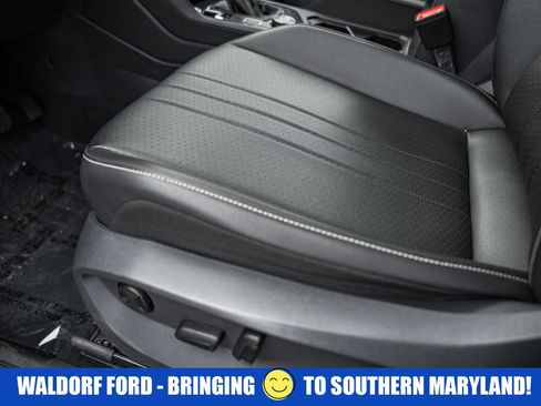 Used 2022 Volkswagen Tiguan SE image 40