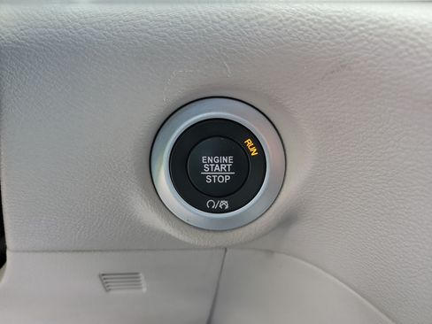 Used 2023 Chrysler Voyager LX FWD image 15