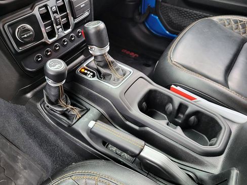 Used 2022 Jeep Gladiator Overland image 13