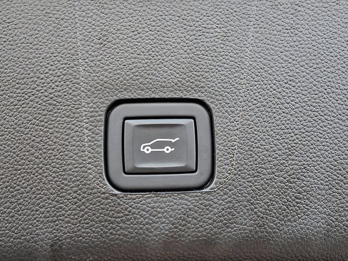 Used 2023 Chevrolet Traverse LT w/ Midnight/Sport Edition image 30