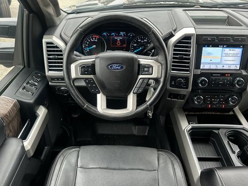 Used 2017 Ford F250 Lariat w/ Lariat Value Package AWD/4WD image 16