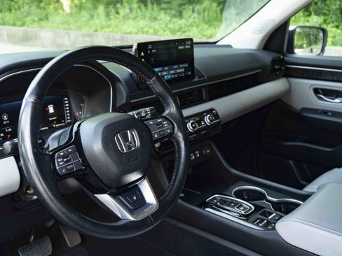 Used 2024 Honda Pilot Elite image 16
