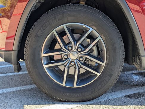 Used 2018 Jeep Grand Cherokee Limited image 31