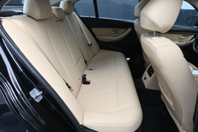 Used 2018 BMW 320i xDrive Sedan AWD/4WD image 30