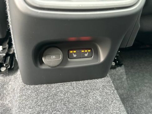 Certified 2025 Volvo XC40 B5 Plus AWD/4WD image 14