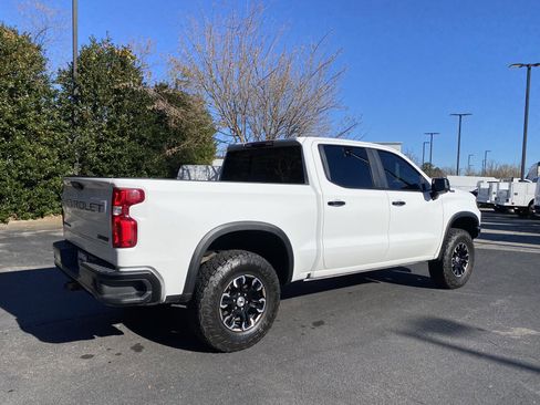 Used 2024 Chevrolet Silverado 1500 ZR2 image 9