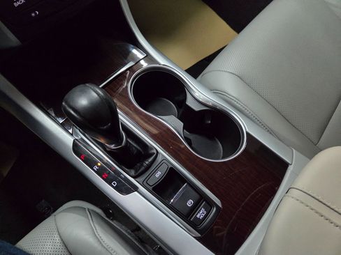 Used 2017 Acura TLX w/ Technology Package image 25