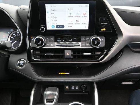 Used 2023 Toyota Highlander XLE image 31