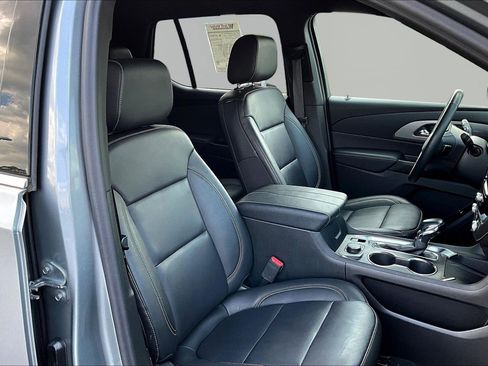 Used 2023 Chevrolet Traverse LT FWD image 30
