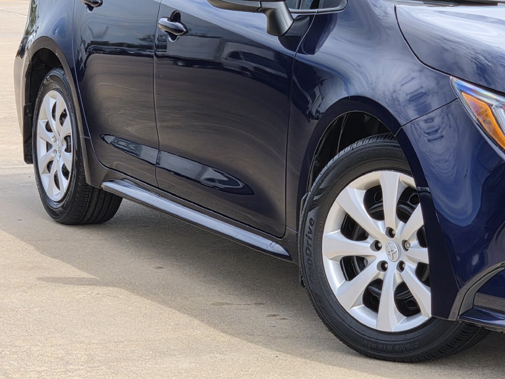 Used 2025 Toyota Corolla LE FWD image 12
