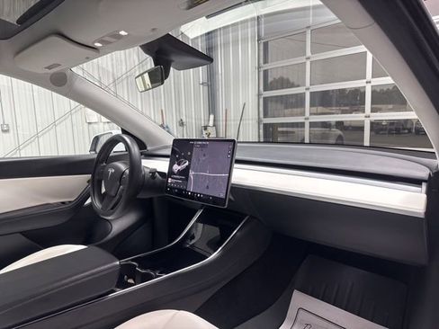 Used 2021 Tesla Model Y Long Range image 25