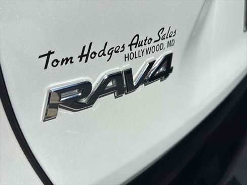 Used 2024 Toyota RAV4 SE w/ Convenience Package image 7