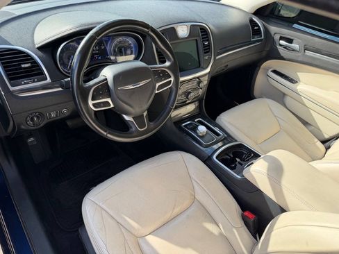 Used 2017 Chrysler 300 Limited AWD/4WD image 10