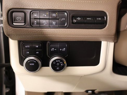 Used 2022 GMC Yukon XL Denali AWD/4WD image 8