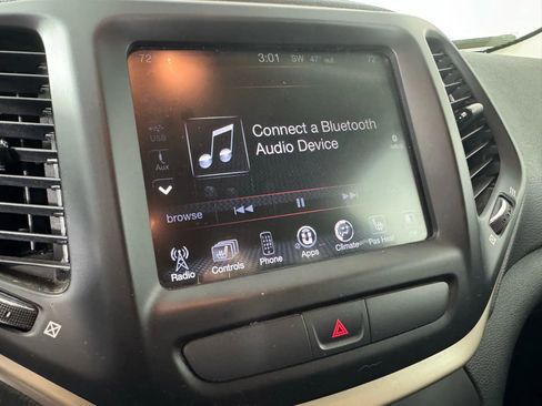 Used 2016 Jeep Cherokee Limited image 19