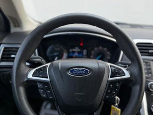 Used 2015 Ford Fusion SE FWD image 18