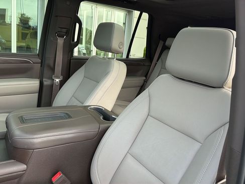 Used 2023 Chevrolet Tahoe Z71 w/ Luxury Package AWD/4WD image 33
