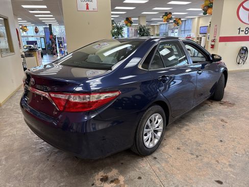 Used 2015 Toyota Camry LE image 11