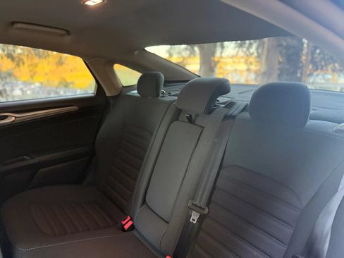 Used 2018 Ford Fusion SE w/ Fusion SE Technology Package FWD image 18