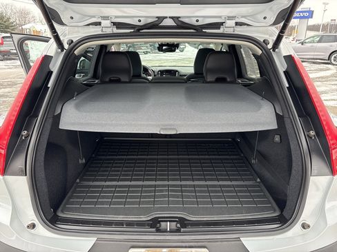 Used 2020 Volvo XC40 T5 Momentum w/ Protection Package Premier image 49