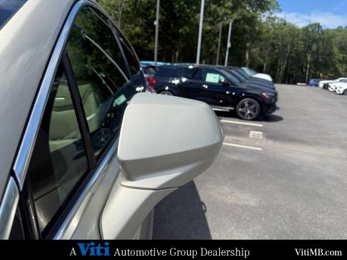 Used 2017 Cadillac XT5 Luxury w/ Driver Awareness Package AWD/4WD image 11