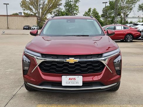 Used 2025 Chevrolet Trax LT w/ LT Convenience Package FWD image 2