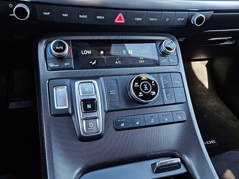 Used 2025 Hyundai Palisade Calligraphy image 16