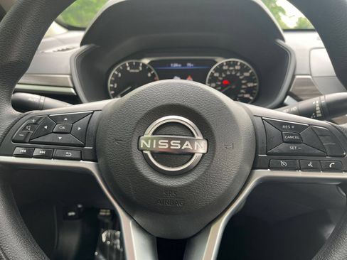 Used 2025 Nissan Altima 2.5 SV FWD image 28
