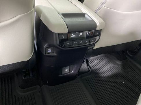 New 2026 Toyota Grand Highlander Limited image 30