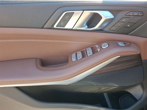 Used 2023 BMW X7 xDrive40i w/ M Sport Package image 12