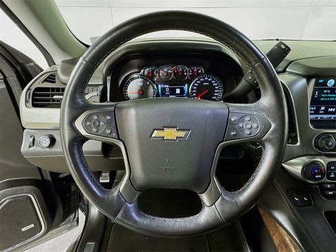 Used 2017 Chevrolet Suburban LT image 9
