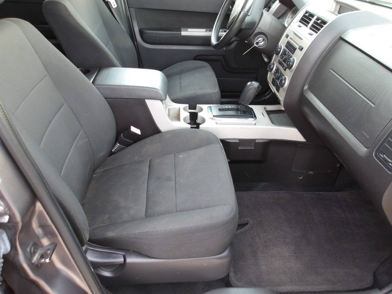 Used 2010 Ford Escape XLT AWD/4WD image 6