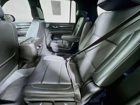 Used 2023 GMC Yukon XL Denali AWD/4WD image 21