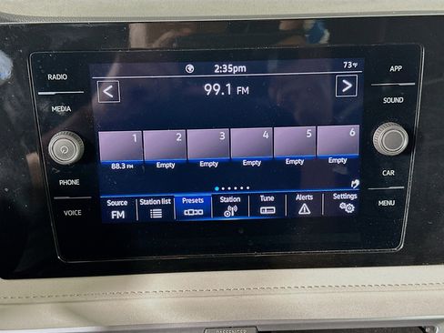 Used 2025 Volkswagen Taos SE image 21