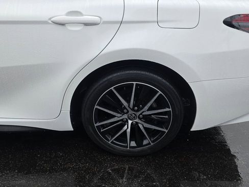 Used 2023 Toyota Camry SE AWD/4WD image 4