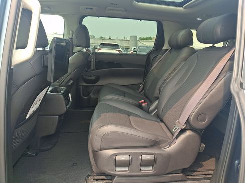 Used 2025 Kia Carnival SX Prestige FWD image 10