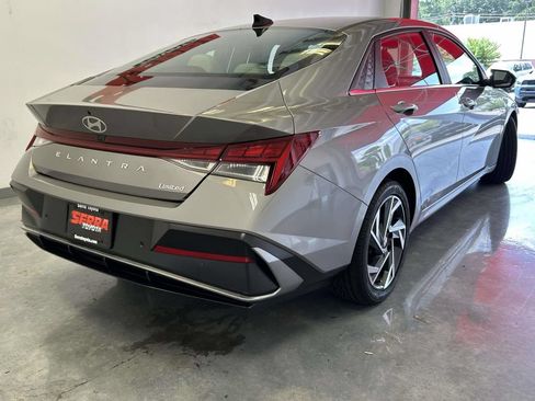 Used 2024 Hyundai Elantra Limited FWD image 3