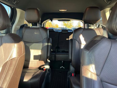 Used 2021 Toyota Sienna Platinum image 38