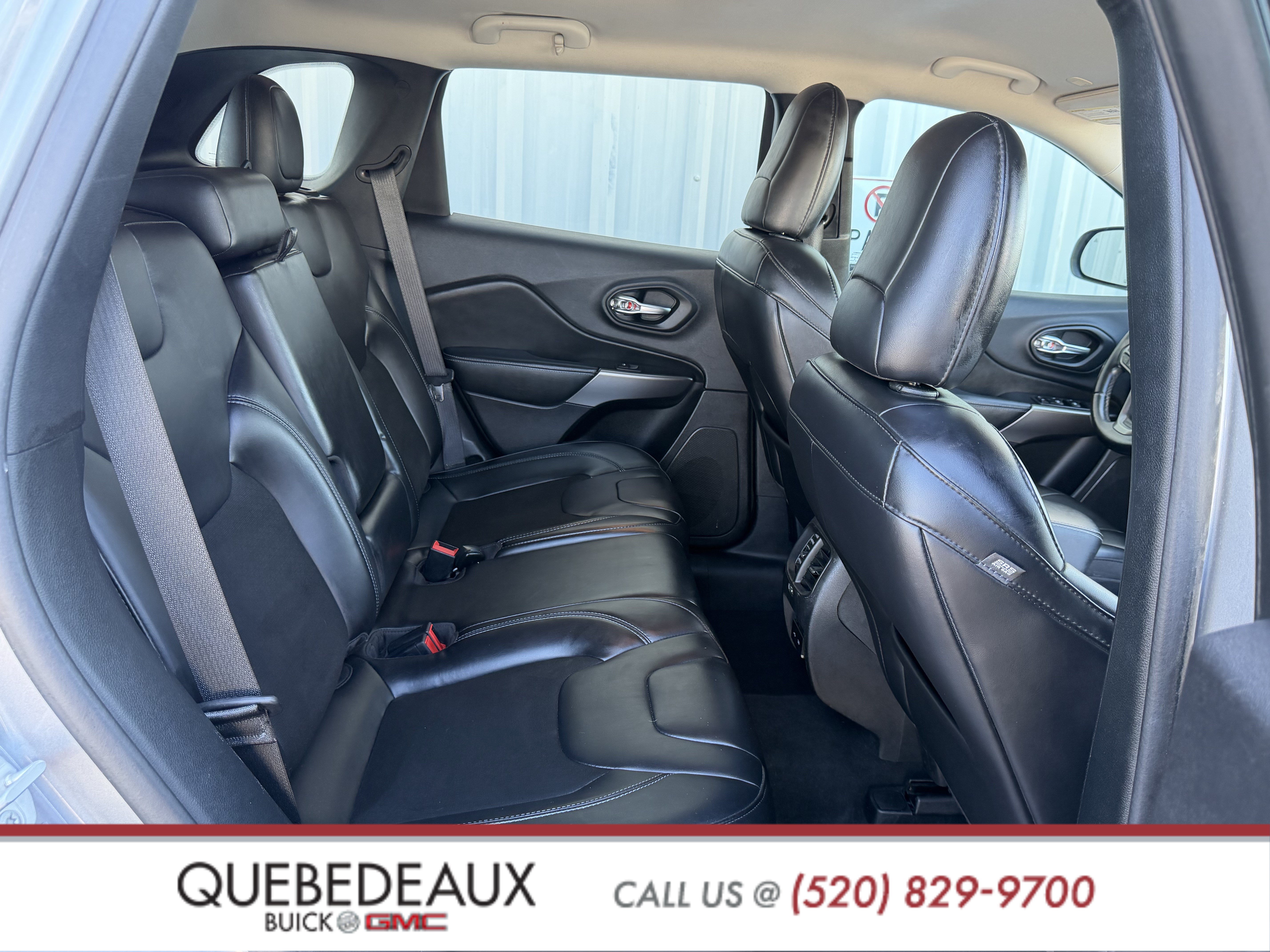 Used 2020 Jeep Cherokee Latitude Plus FWD image 12