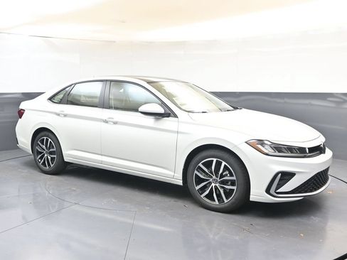 Used 2026 Volkswagen Jetta SE FWD image 7