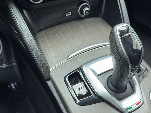 Used 2022 Alfa Romeo Stelvio Ti image 45