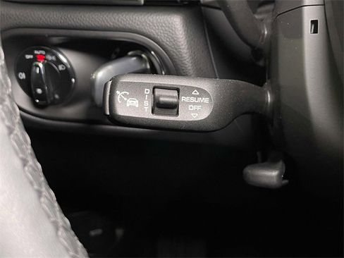 Used 2025 Porsche Macan image 41