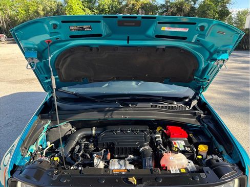 Used 2021 Jeep Renegade Latitude FWD image 44