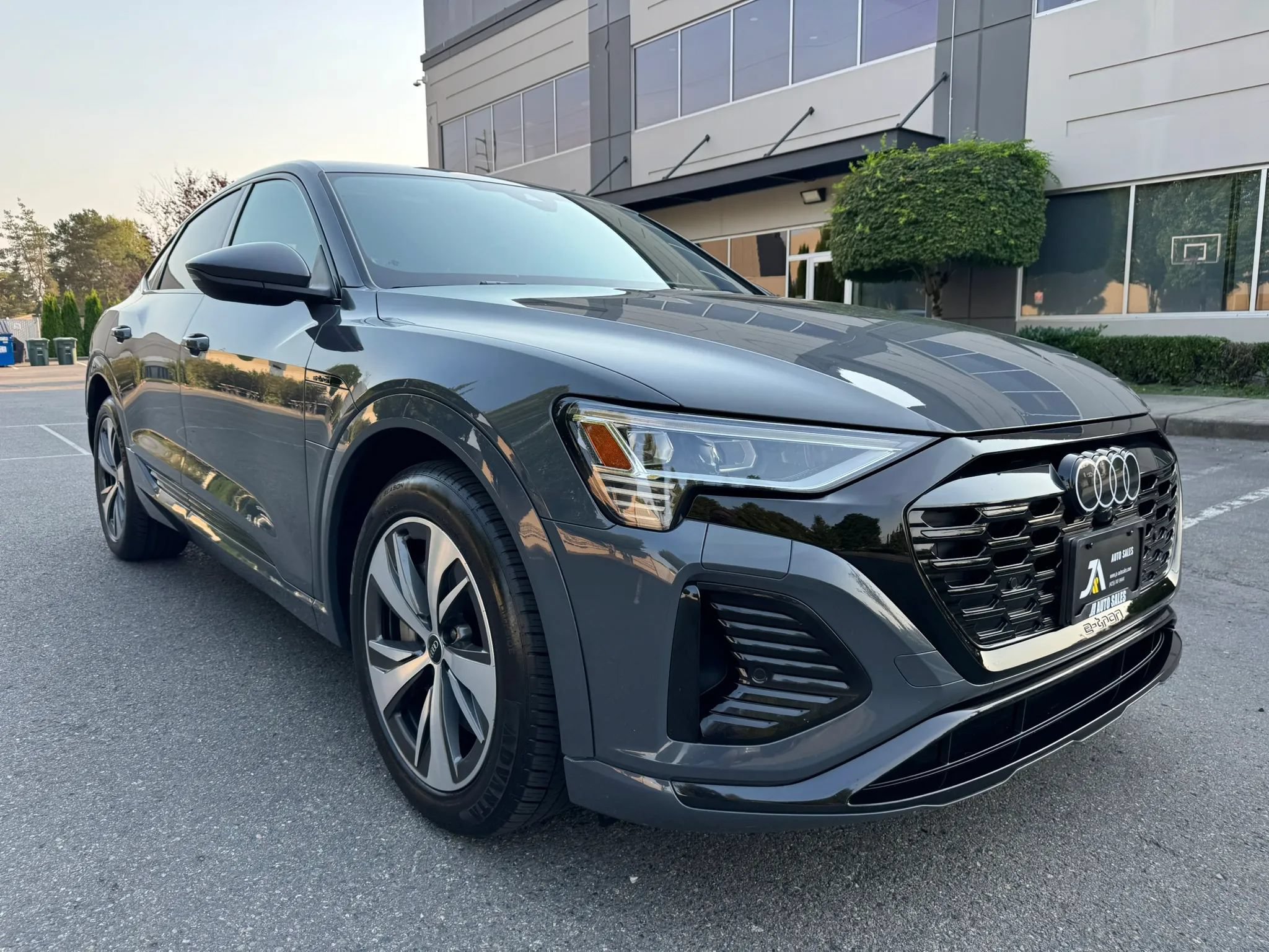 Used 2024 Audi Q8 e-tron Premium AWD/4WD image 2