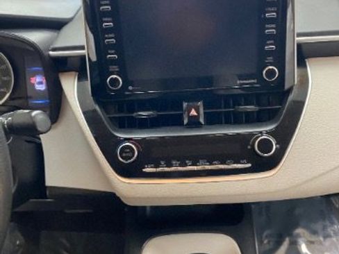 Used 2021 Toyota Corolla LE image 26