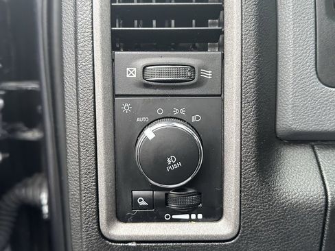 Used 2019 RAM 1500 Express image 18