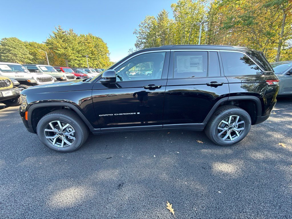 New 2027 Jeep Grand Cherokee Laredo X AWD/4WD image 2