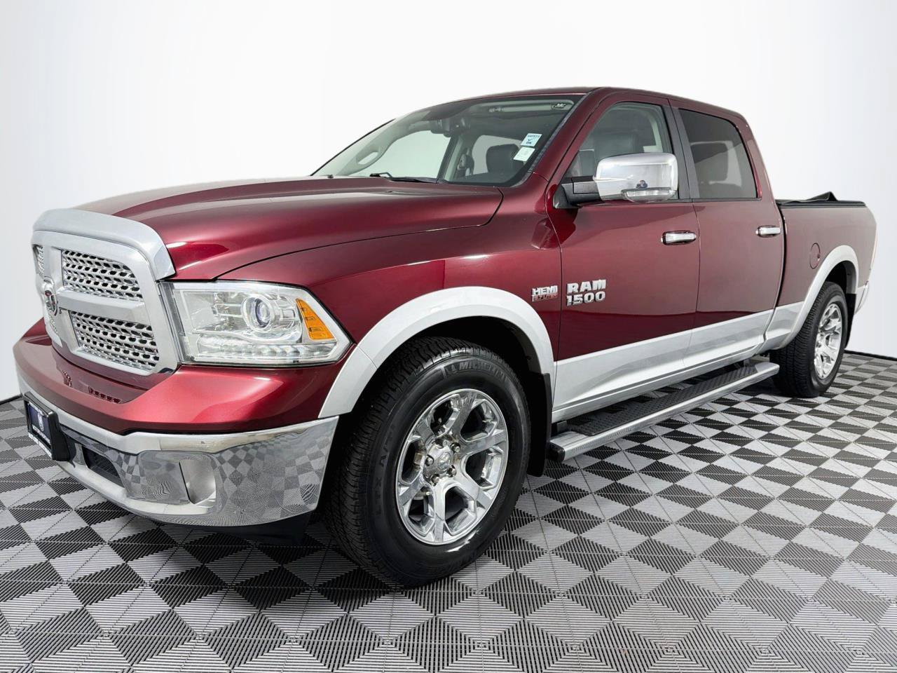 Used 2017 RAM 1500 Laramie w/ Convenience Group AWD/4WD image 6
