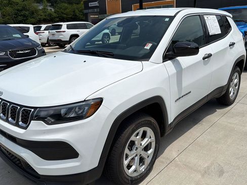 Used 2024 Jeep Compass Sport AWD/4WD image 7