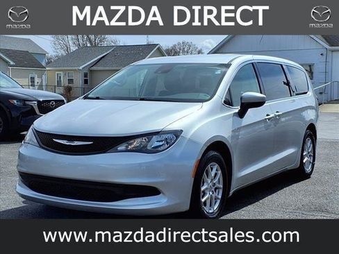 Used 2023 Chrysler Voyager LX FWD image 3